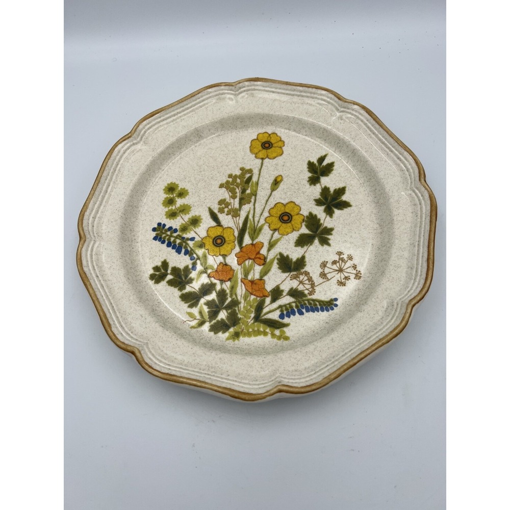 VTG Mikasa Garden Club Stoneware Dinner Plate Fresh Floral Boho Farm 10.75"